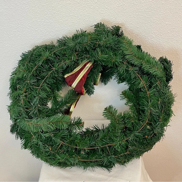 22” Artificial Classic Christmas Wreath With Burgundy And Gold Bow. - Picture 2 of 5